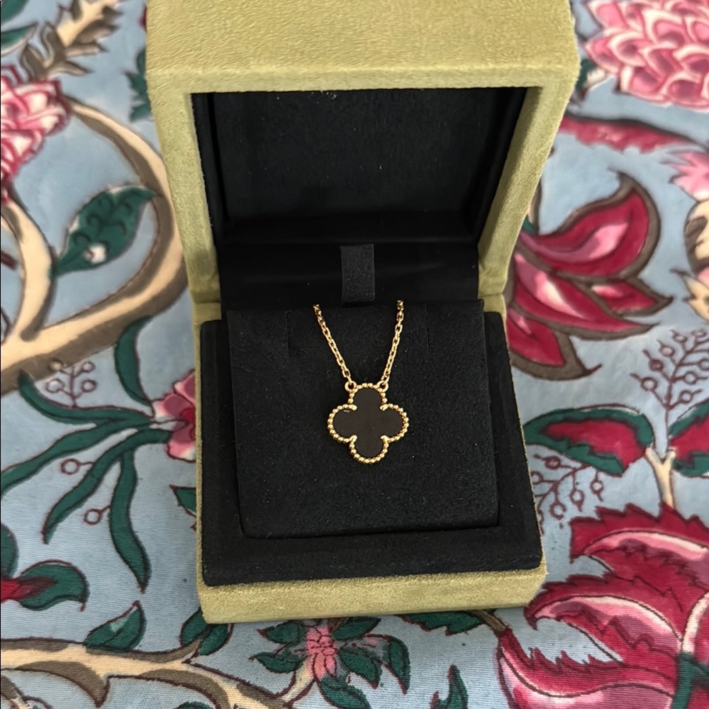 VCA Black Onyx 18K gold vintage Alhambra Pendant Necklace